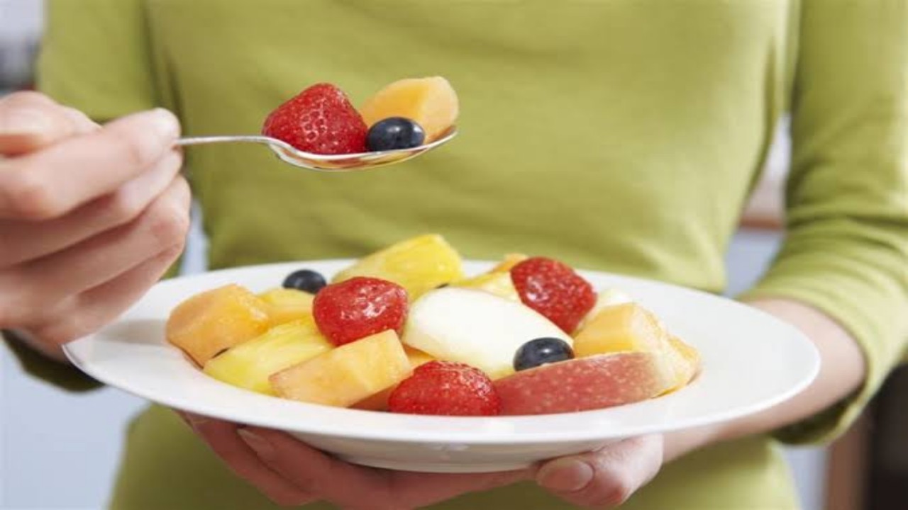 الفواكه لا تعوض الأطعمة الأخرى خلال الجو الحار