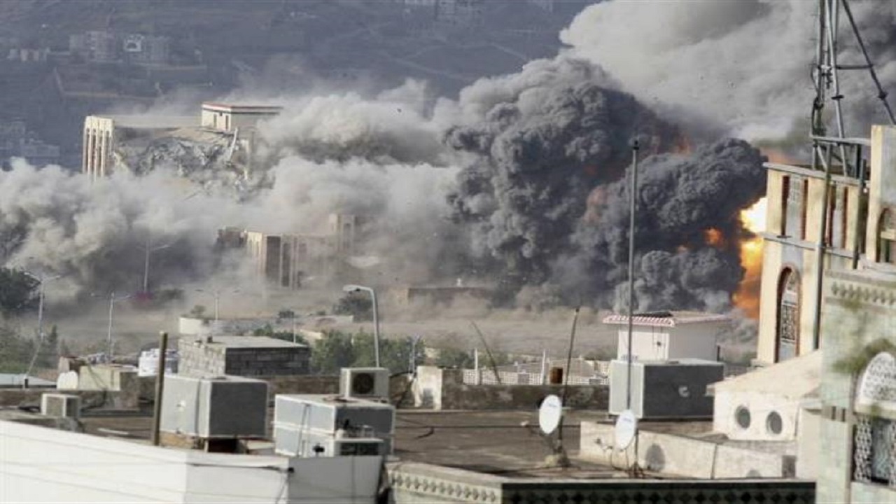 سقوط ضحايا مدنيين في قصف حوثي على تجمعات سكنية باليمن