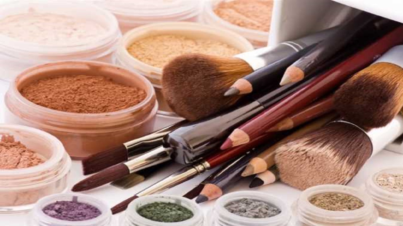 دراسة: مستحضرات التجميل تحتوي على مواد سامة