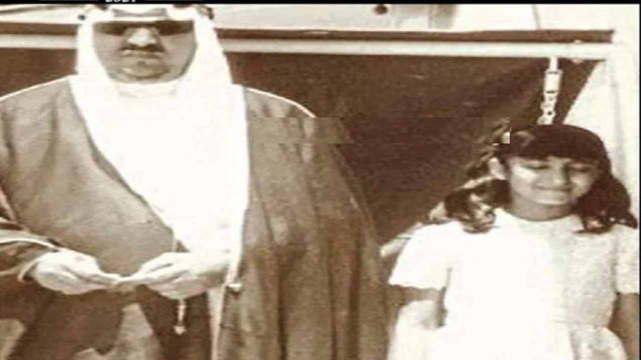 صورة نادرة للملك سعود مع ابنته الأميرة فايزة في أثينا