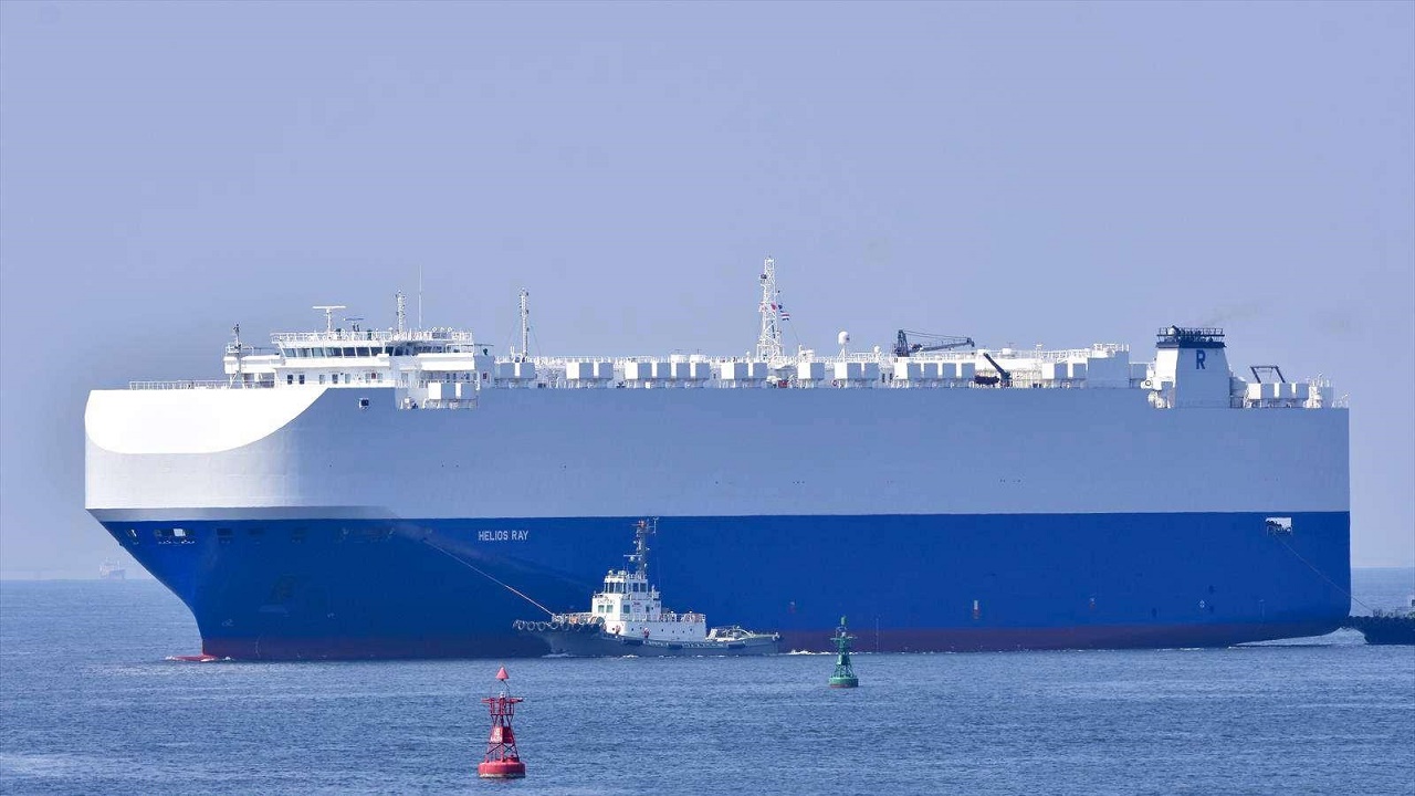 سفينة شحن إسرائيلية تتعرض لهجوم بصاروخ وهي في طريقها إلى الإمارات
