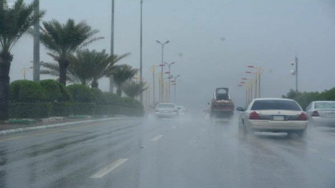 الأرصاد: هطول أمطار رعدية مصحوبة بزخات برد ورياح نشطة على عدة مناطق 