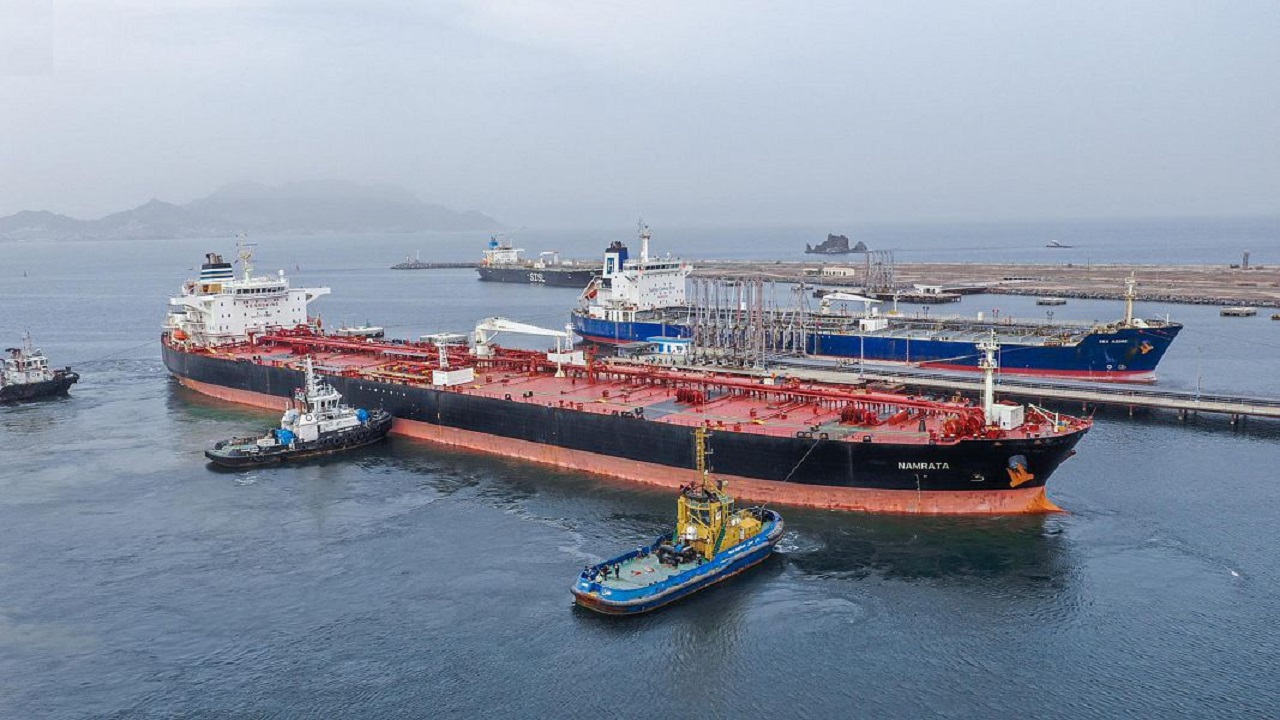 ميناء عدن يستقبل الدفعة الثالثة من منحة المشتقات النفطية السعودية
