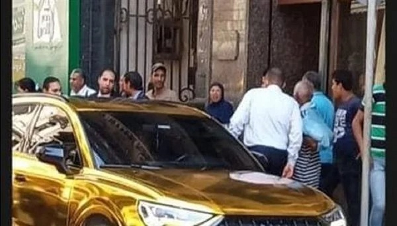مشاجرة جديدة لـ حمو بيكا مع ضابط أمن بسبب سيارته