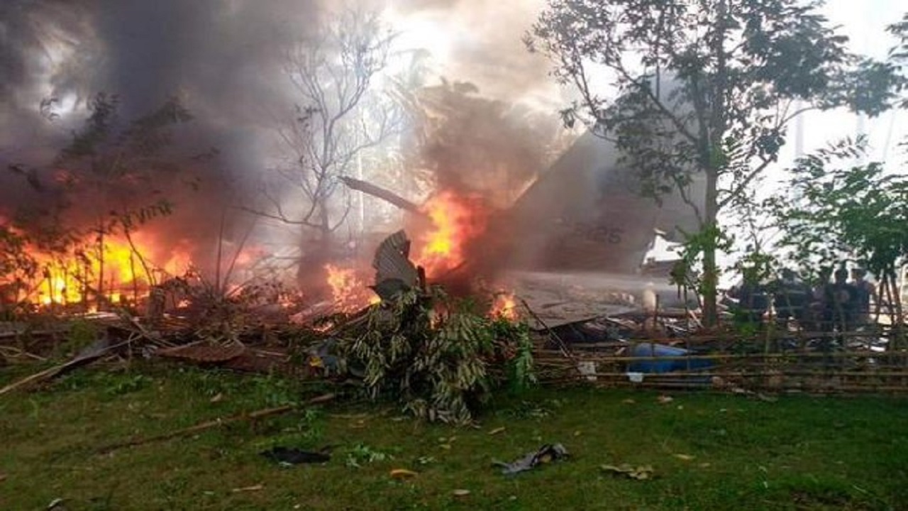تحطم طائرة عسكرية في الفلبين على متنها 85 شخصا