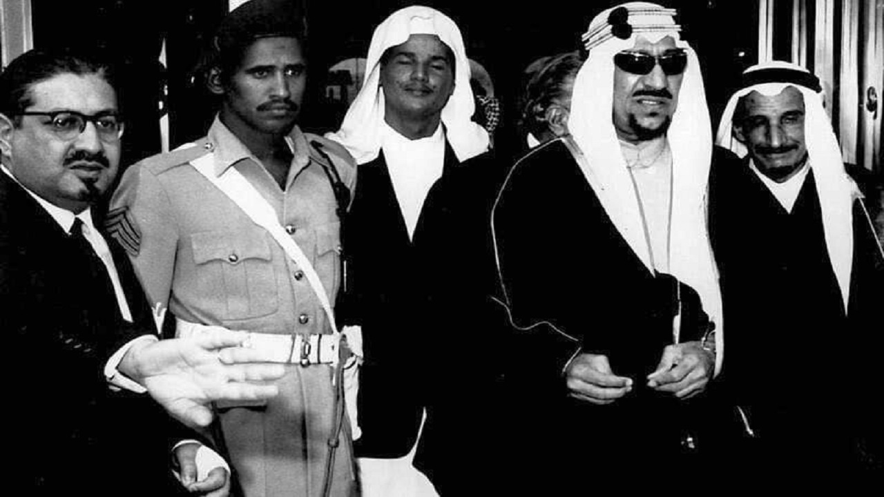 صورة نادرة الملك سعود أثناء زيارة فرنسا قبل 58 عام