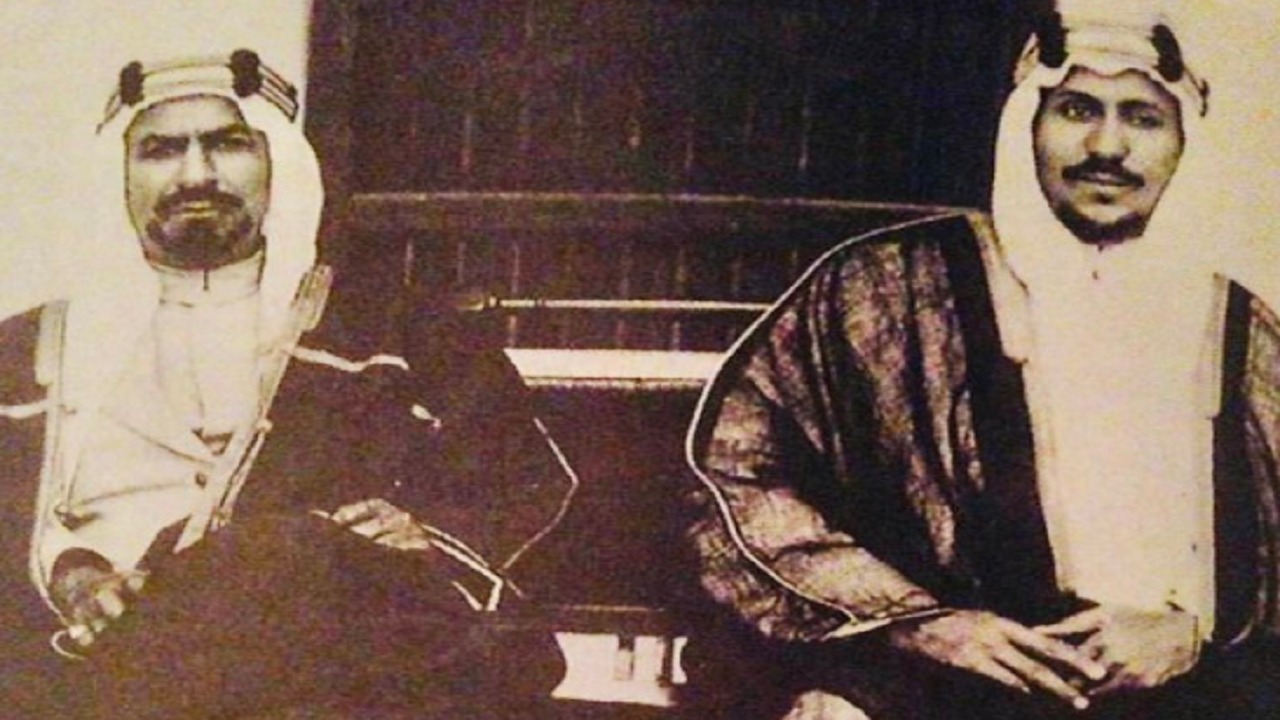 صورة نادرة للملك سعود مع أمير الكويت الشيخ أحمد الصباح عام 1942