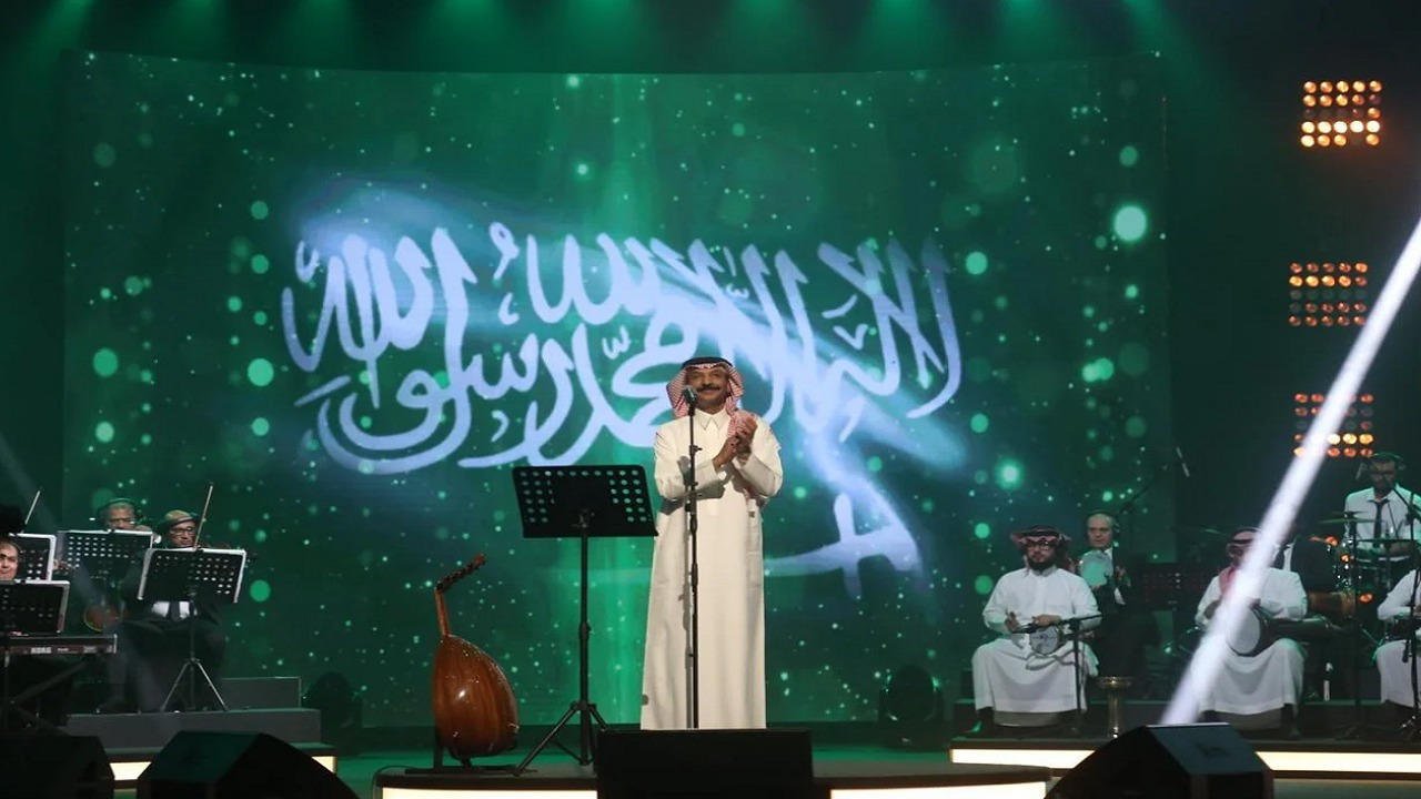 فيديو..عبادي الجوهر يبدأ حفله بالنشيد الوطني في جدة سوبر دوم