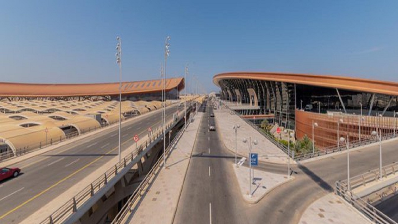 مطار الملك عبدالعزيز يعلن تشغيل طريق جسر الدفاع الجوي