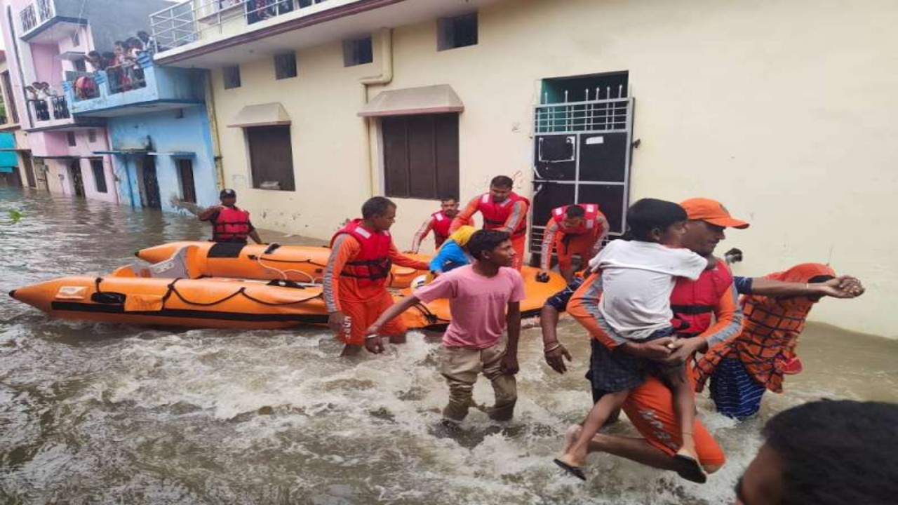 116 شخصًا ضحايا فيضانات تجتاح الهند والنيبال