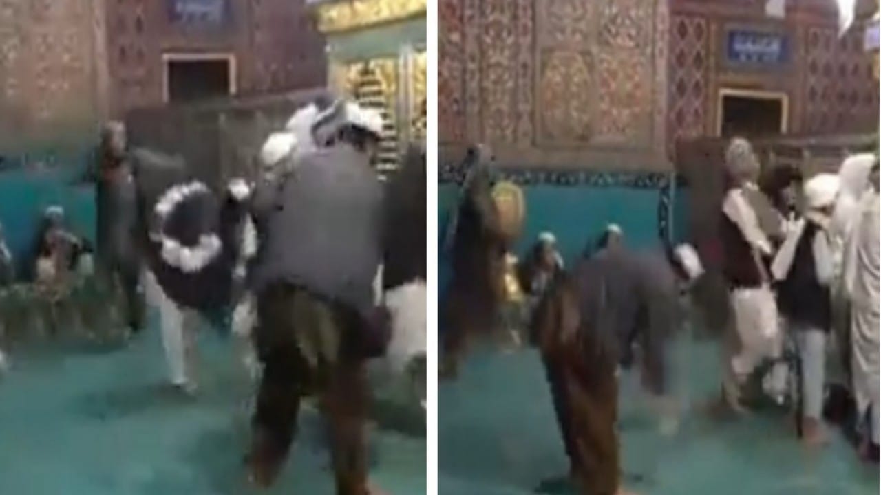 شاهد.. عناصر طالبان يتراقصون ويؤدون حركات غريبة داخل أحد المساجد في أفغانستان 