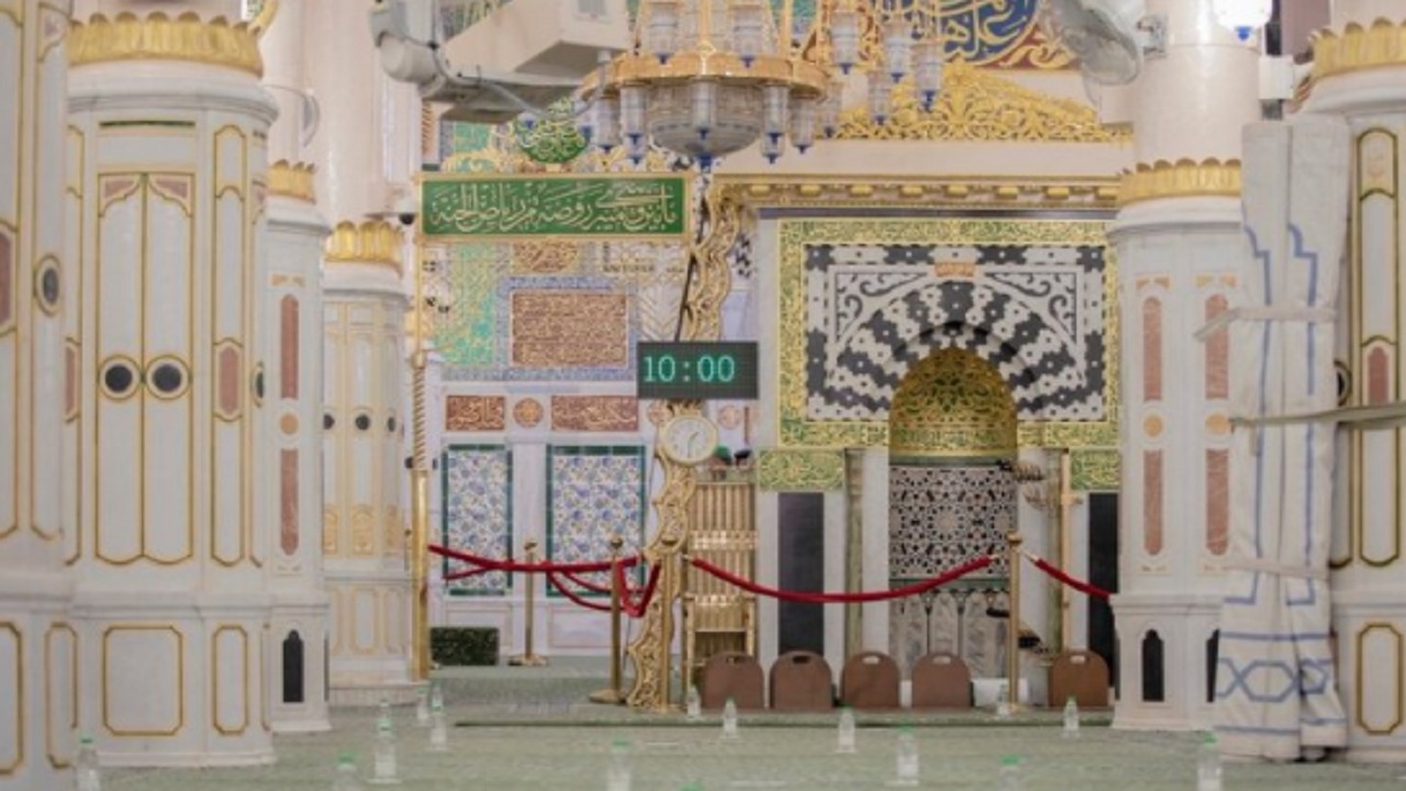 “المسجد النبوي” يتيح للنساء دخول الروضة الشريفة