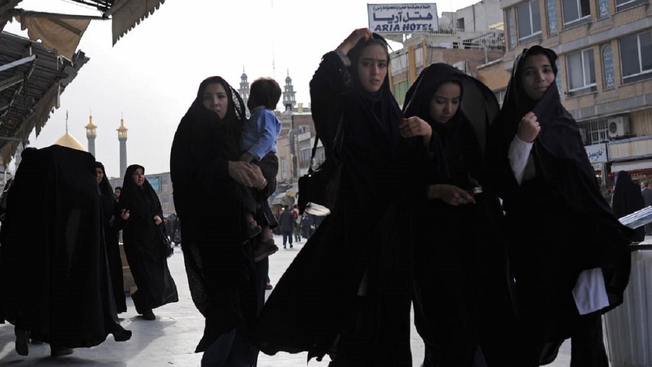 قد يسبب أمراضًا منقولة جنسيًا.. قانون جديد يثير الجدل في إيران