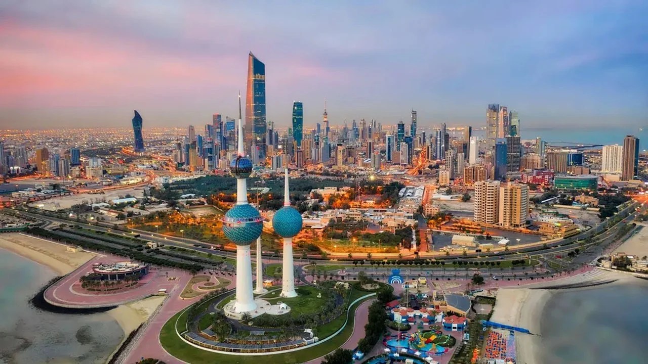 الكويت تقرر إلغاء حول الوافدين الأجانب فوق الـ 60 عامًا