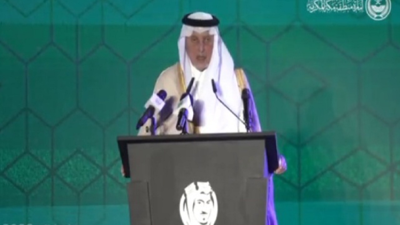 شاهد..أمير مكة يبكي متأثرًا خلال حديثه عن عبدالله الفيصل