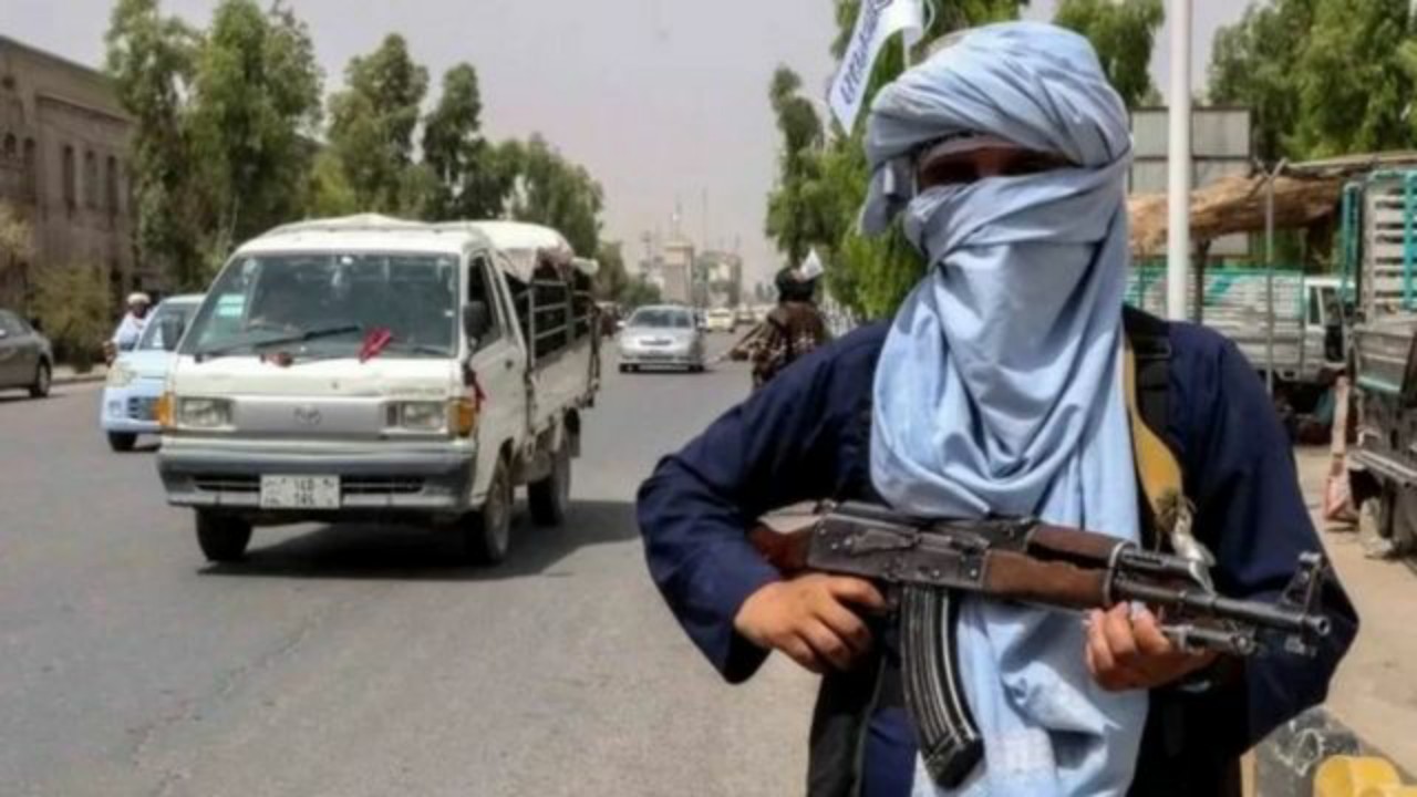 طالبان تمنع تشغيل الموسيقى ونقل السيدات غير المحجبات