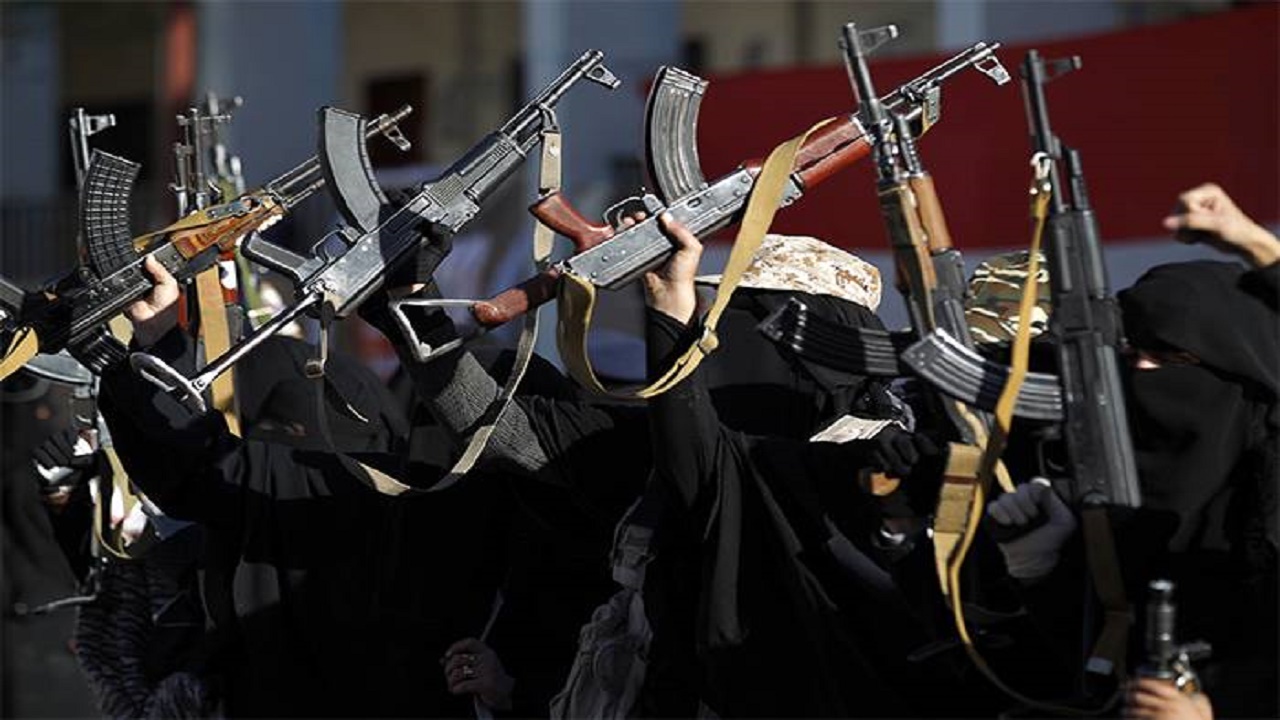 ميليشيات الحوثي تطرد أسرة أكاديمي من سكن جامعة صنعاء