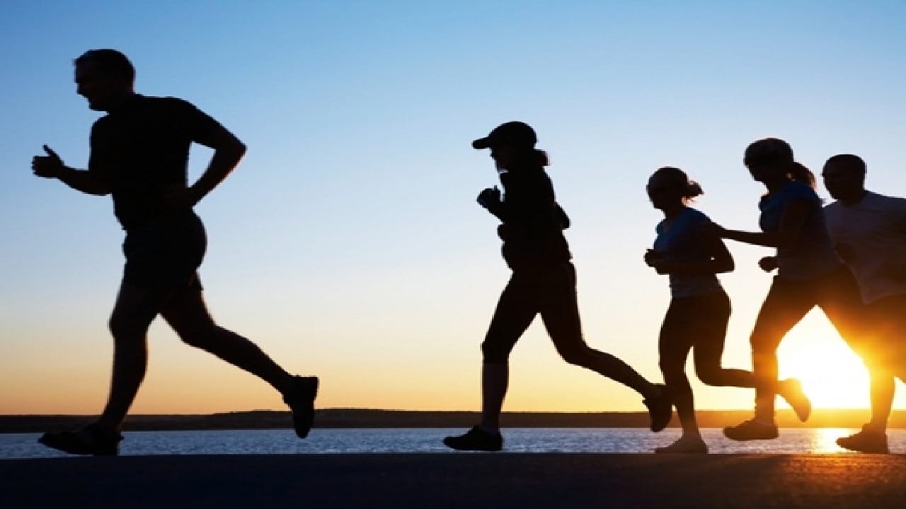 دراسة : المشي 10 دقائق إضافية يومياً قد يطيل العمر