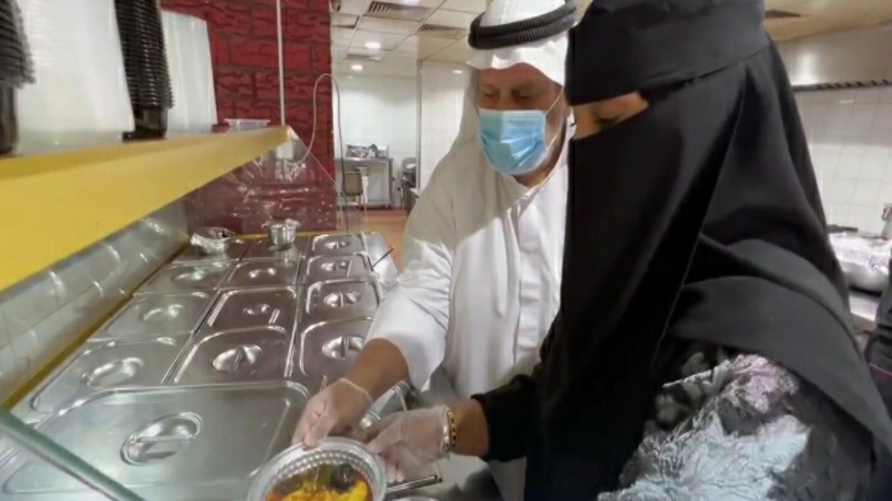 بالفيديو.. مواطن يصبح مالك سلسلة مطاعم بمساعدة زوجته