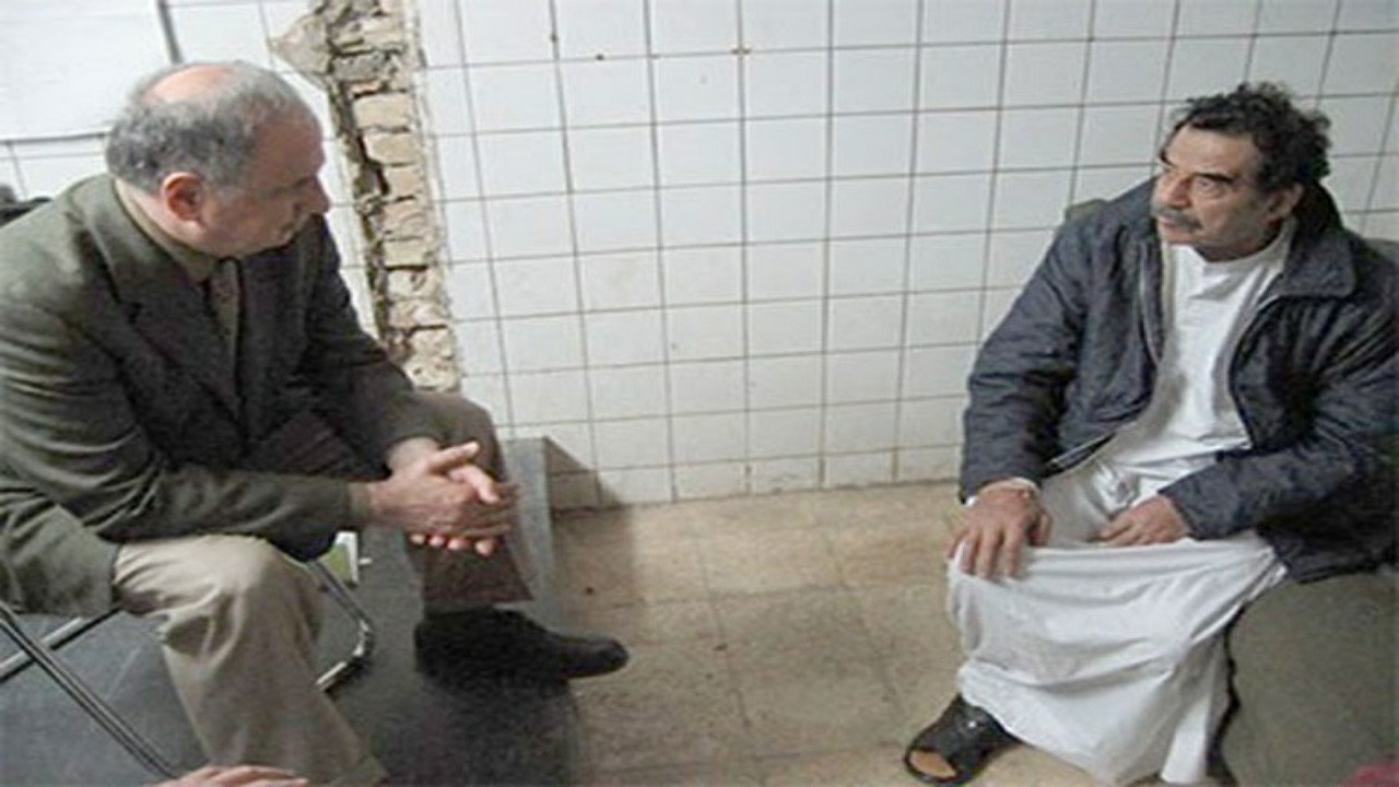 دبلوماسي عراقي يكشف كواليس لقائه الأخير بصدام حسين قبل إعدامه