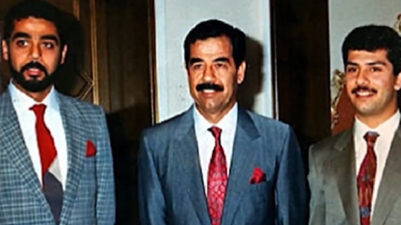 بالفيديو .. كواليس ضرب &#8220;قصي&#8221; نجل &#8220;صدام حسين&#8221; بالعصا بعد اعتدائه على مواطنه عراقية