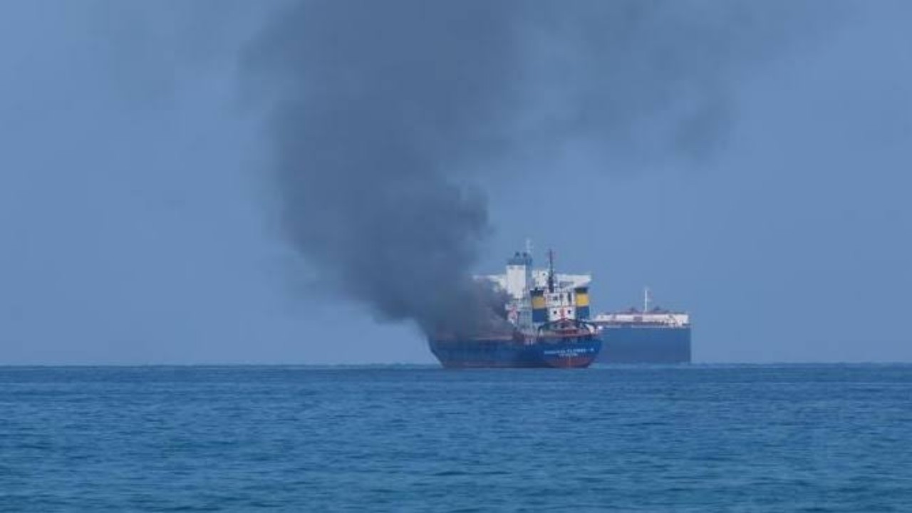 اندلاع حريق في سفينة تحمل 237 راكبا باليونان