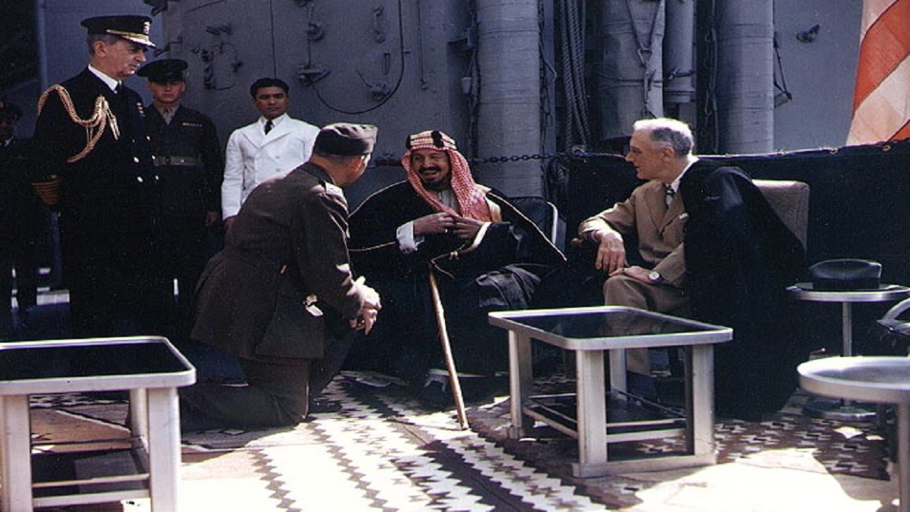 &#8220;السفارة الأمريكية&#8221; تستعرض هدايا الملك عبد العزيز للرئيس روزفلت قبل 77 عاماً