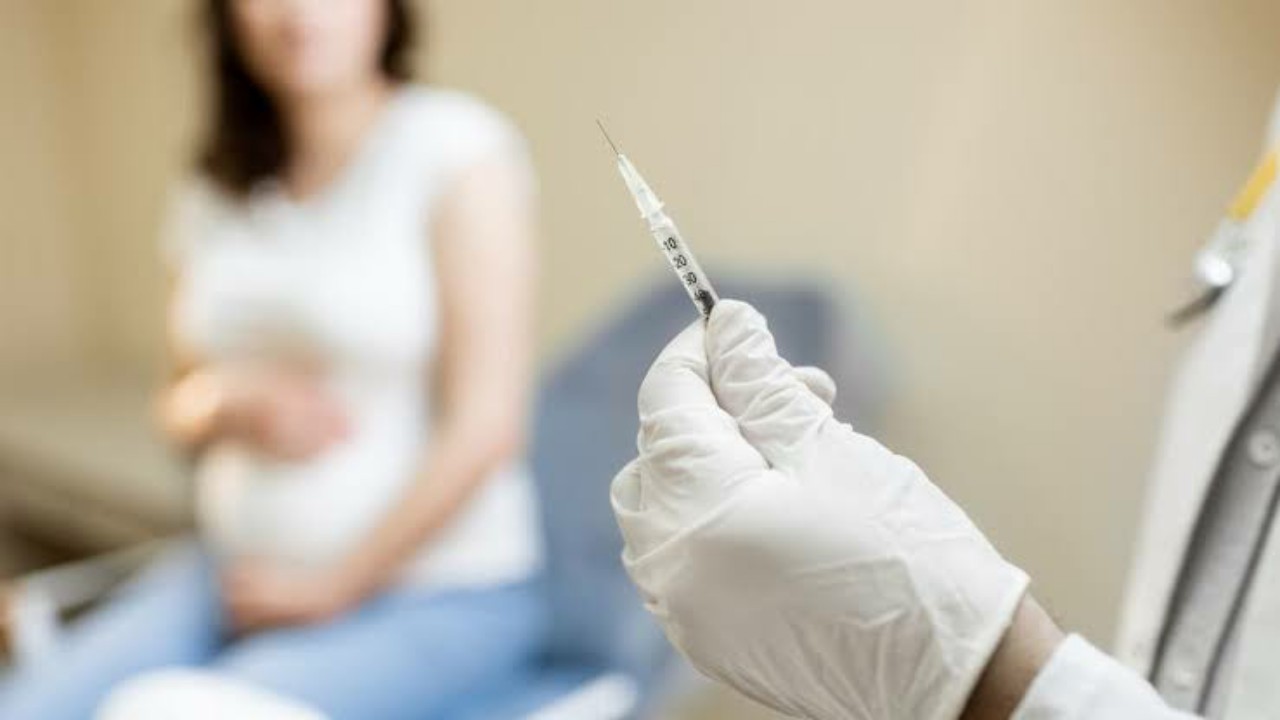 تطعيم الحوامل ضد كورونا يحمي الرضع بعد ولادتهم