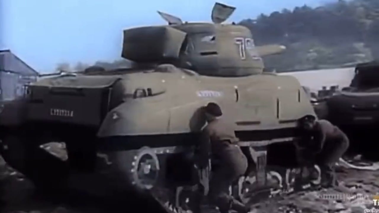 بالفيديو.. استخدام دبابات بلونية لخداع العدو في الحرب العالمية الثانية