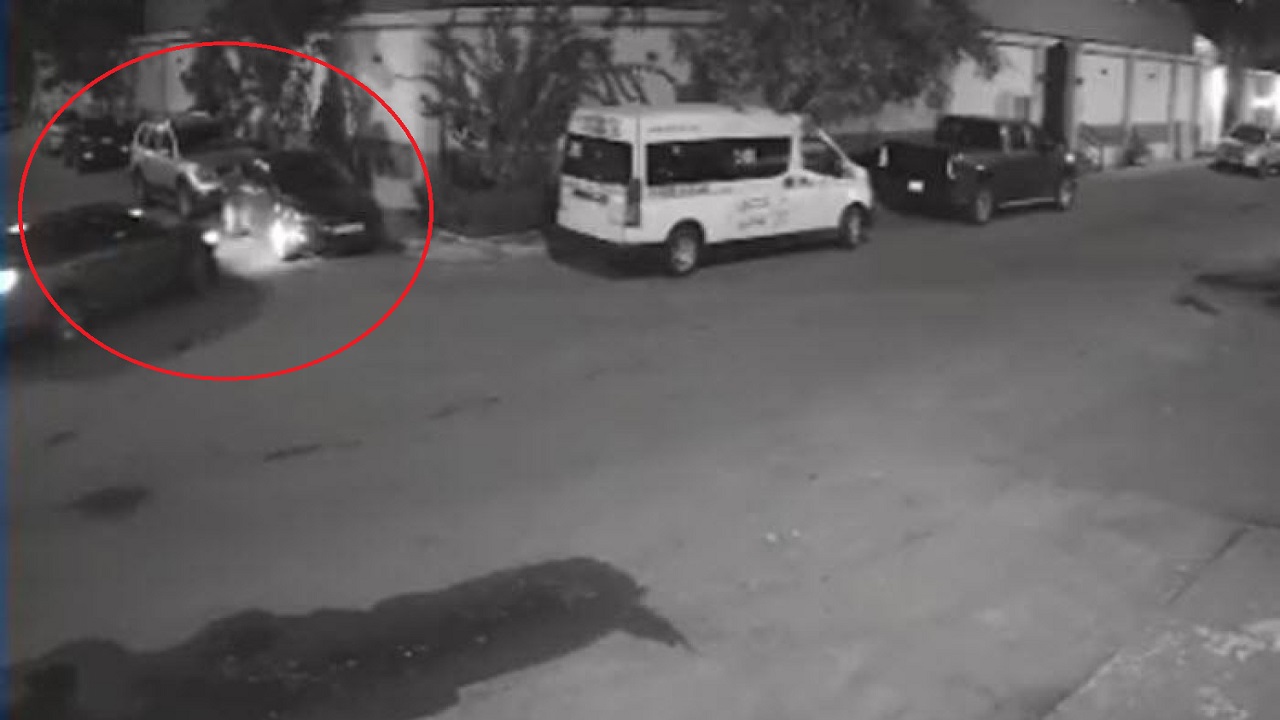 فيديو.. لحظة اصطدام مفحط بسيارة متوقفة في جدة