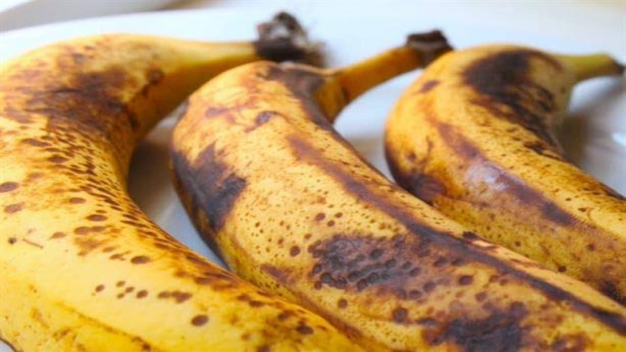 دراسة: الموز المائل للسواد يقي من السرطان 
