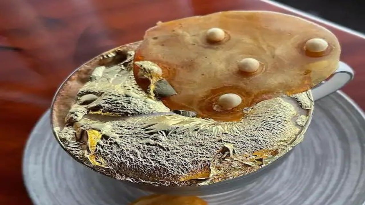 مطعم ببرج خليفة يقدم شاي مطلي بالذهب