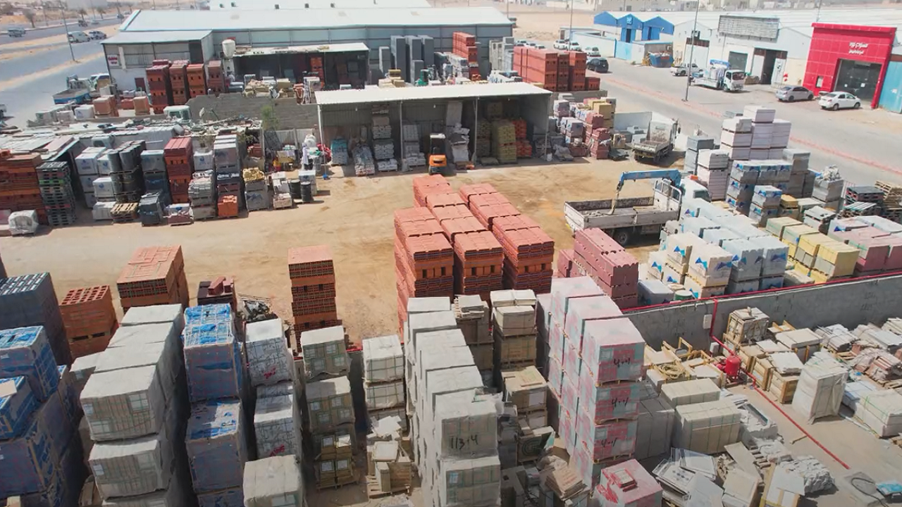 بالفيديو .. &#8220;التجارة&#8221; تستعرض قصة شركة لصناعة السيراميك صححت تجارتها