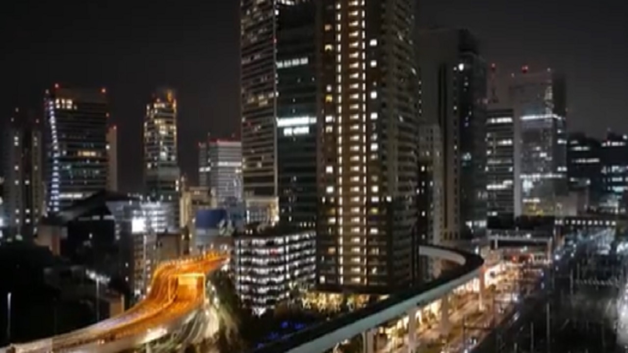 بالفيديو.. لحظة انقطاع الكهرباء في اليابان بعد وقوع زلزال بقوة 7.3 درجات