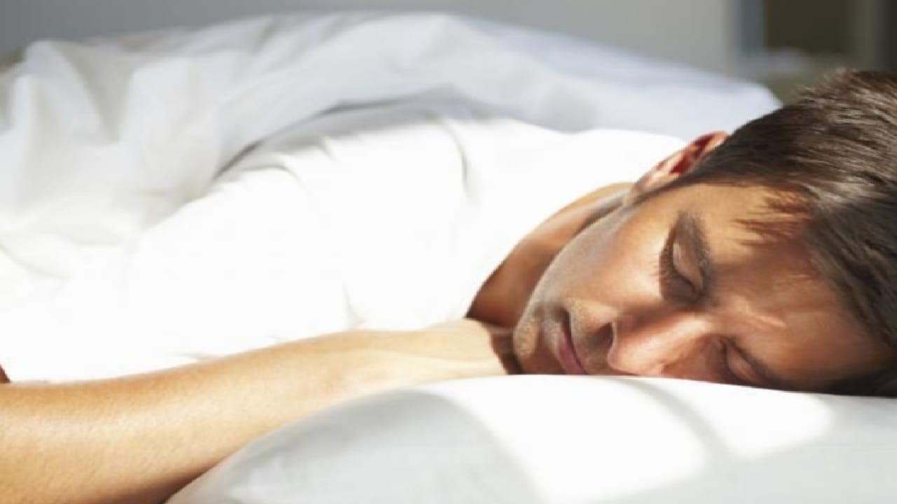 دراسة : النوم في الضوء يؤدي للإصابة بأمراض القلب والسكري