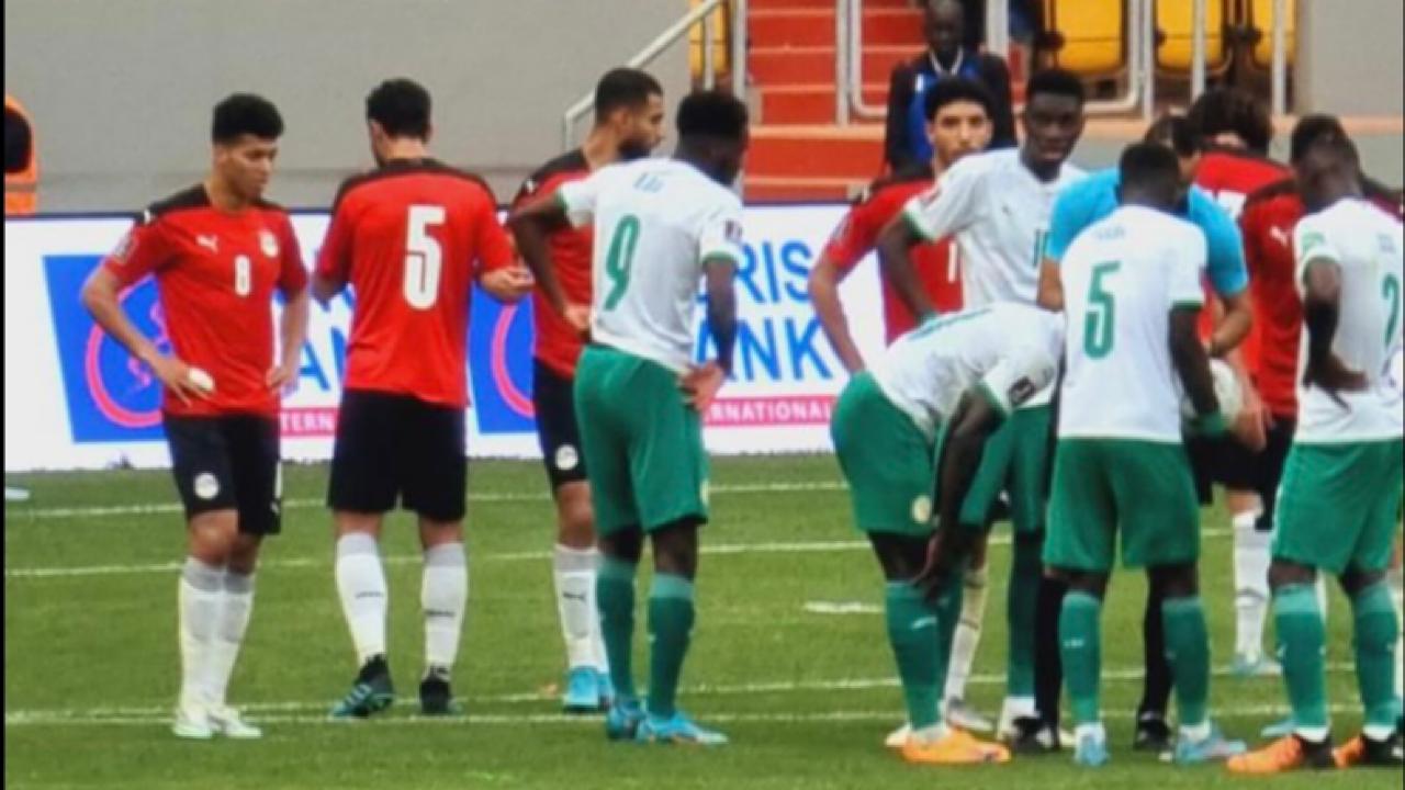 الاتحاد الأفريقي ينفي إعادة مباراة مصر والسنغال