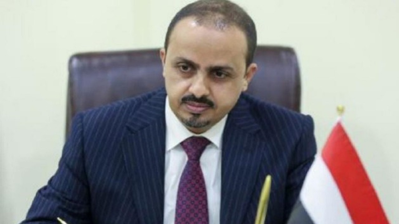 معمر الإرياني: الحوثيون عطلوا أول رحلة طيران تجارية من مطار صنعاء