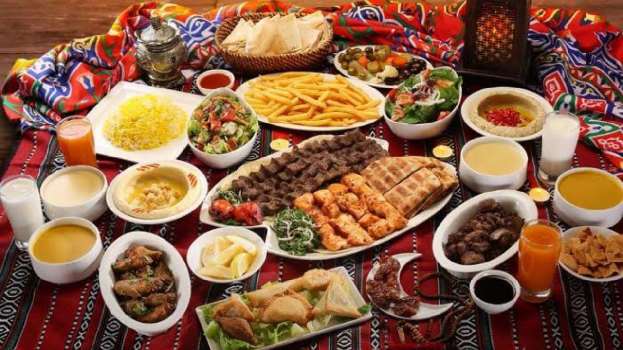 طرق مواجهة الإفراط في تناول الطعام خلال ليل رمضان