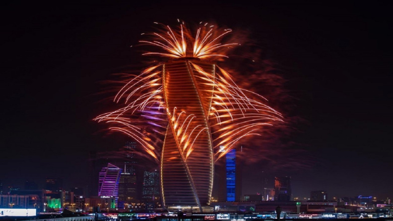 الألعاب النارية تزين سماء الرياض مساء اليوم