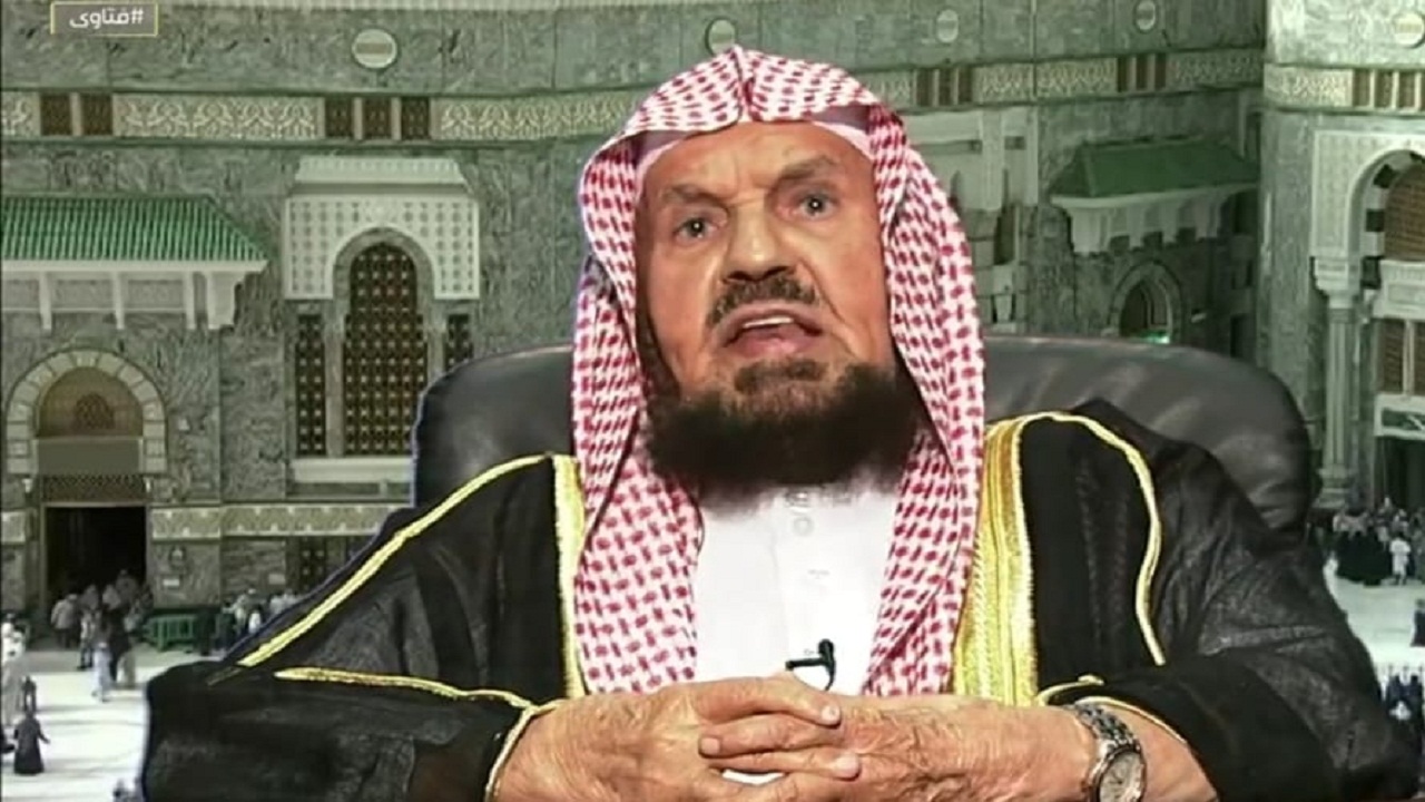 بالفيديو.. الشيخ عبدالله المنيع يوضح حكم من كان لا يصلي لفترة طويلة ثم عاد للصلاة
