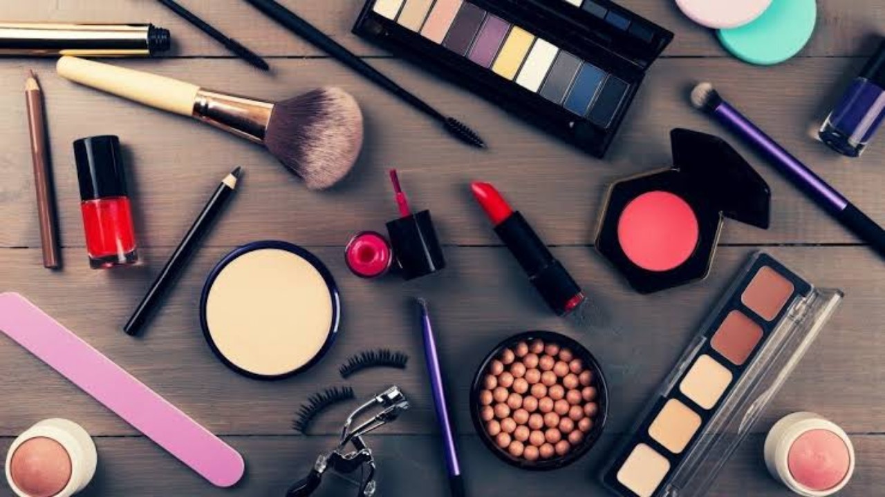 5 أخطاء شائعة تقلل فترة صلاحية المنتجات التجميلية
