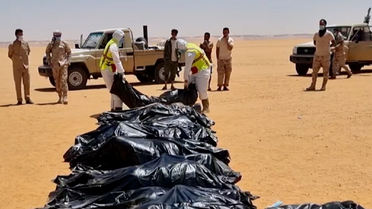 انتشال جثث 20 شخصا قضوا عطشا في الصحراء الليبية