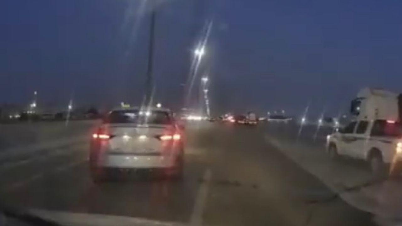 شاهد.. حادث على طريق ابو حدرية بين عدة سيارات