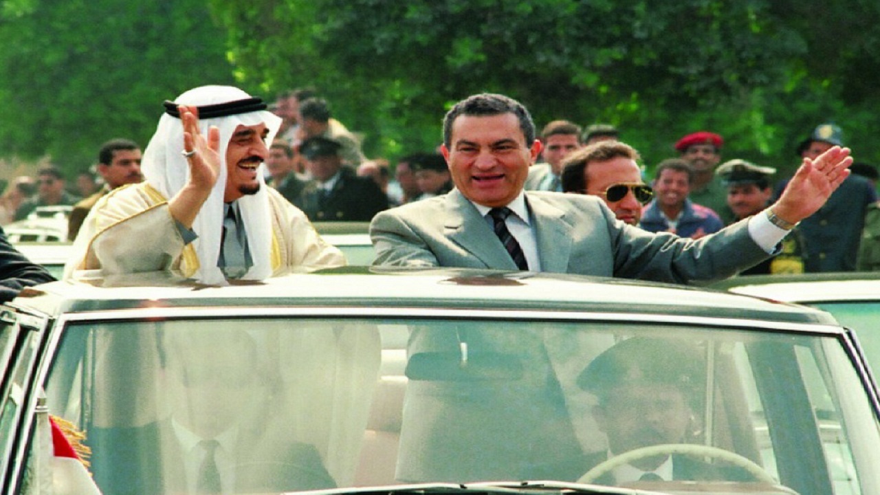 صورتان تاريخيتان للملكين عبدالعزيز وفهد توثقان قدم العلاقة مع مصر