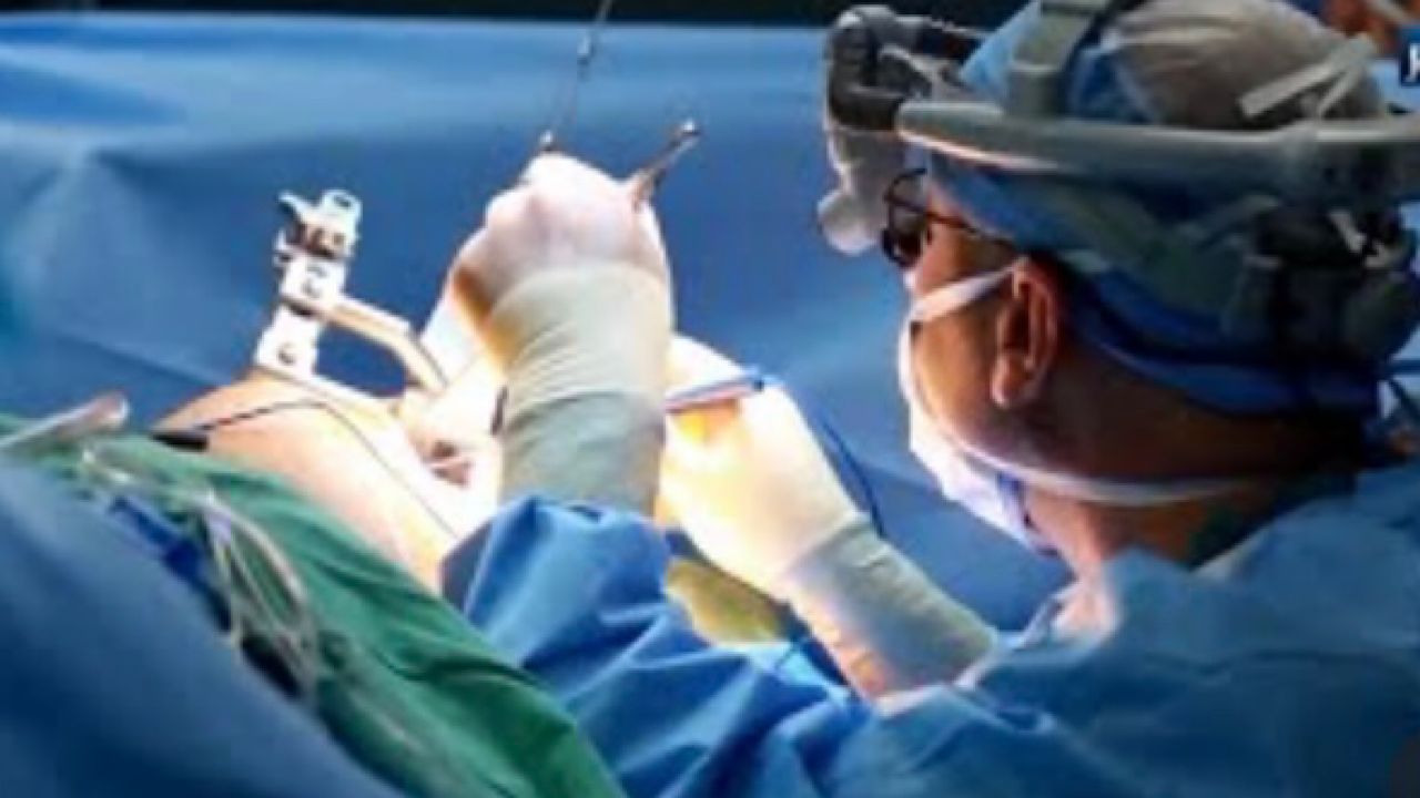 فريق طبي بمستشفى صحة الافتراضي ينجح في إجراء عملية قلب لمسنة من تبوك