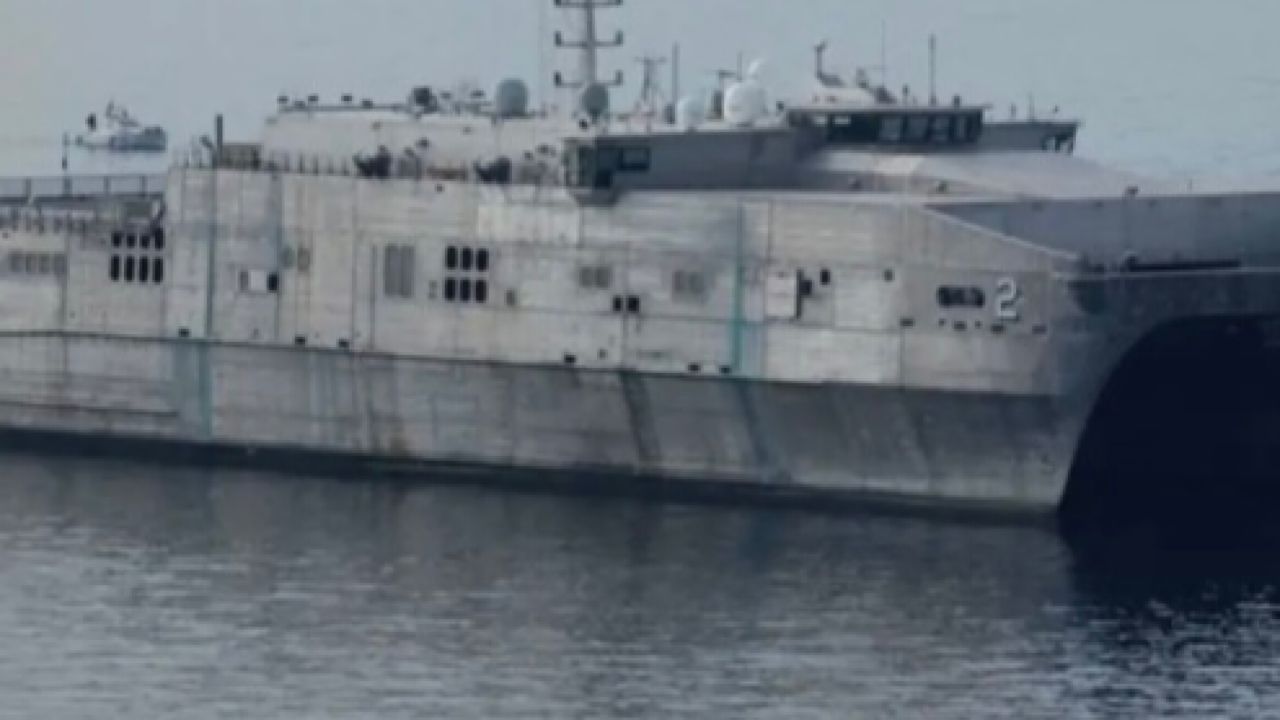 سفن أمريكية بالخليج تتعرض لاستفزاز خطير من قِبل زوارق إيرانية