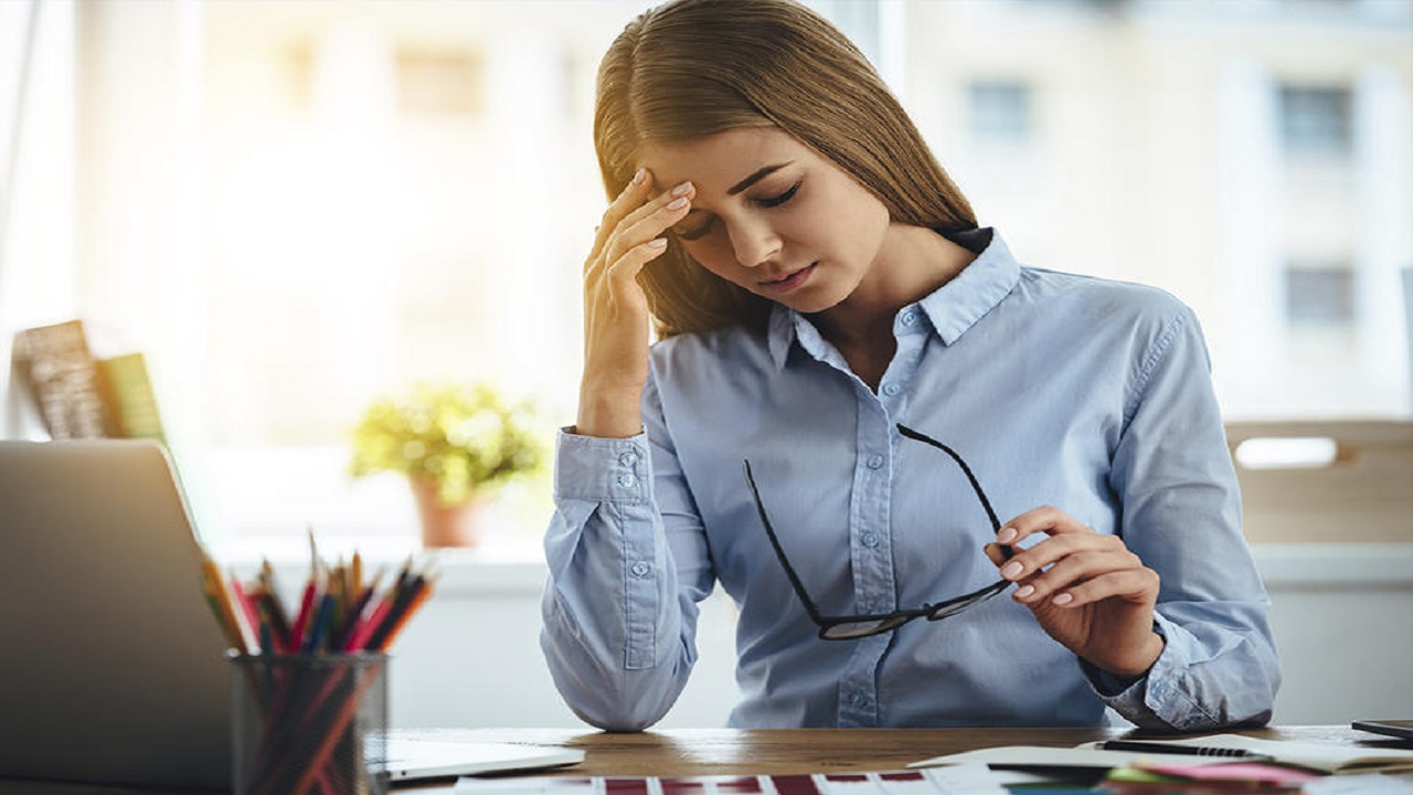 نصائح للتغلب على حالات الاكتئاب في العمل ومواجهتها