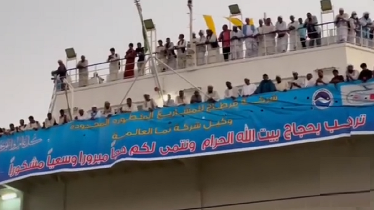 بالفيديو.. ميناء جدة الإسلامي يستقبل سفينة حجاج قادمة من السودان