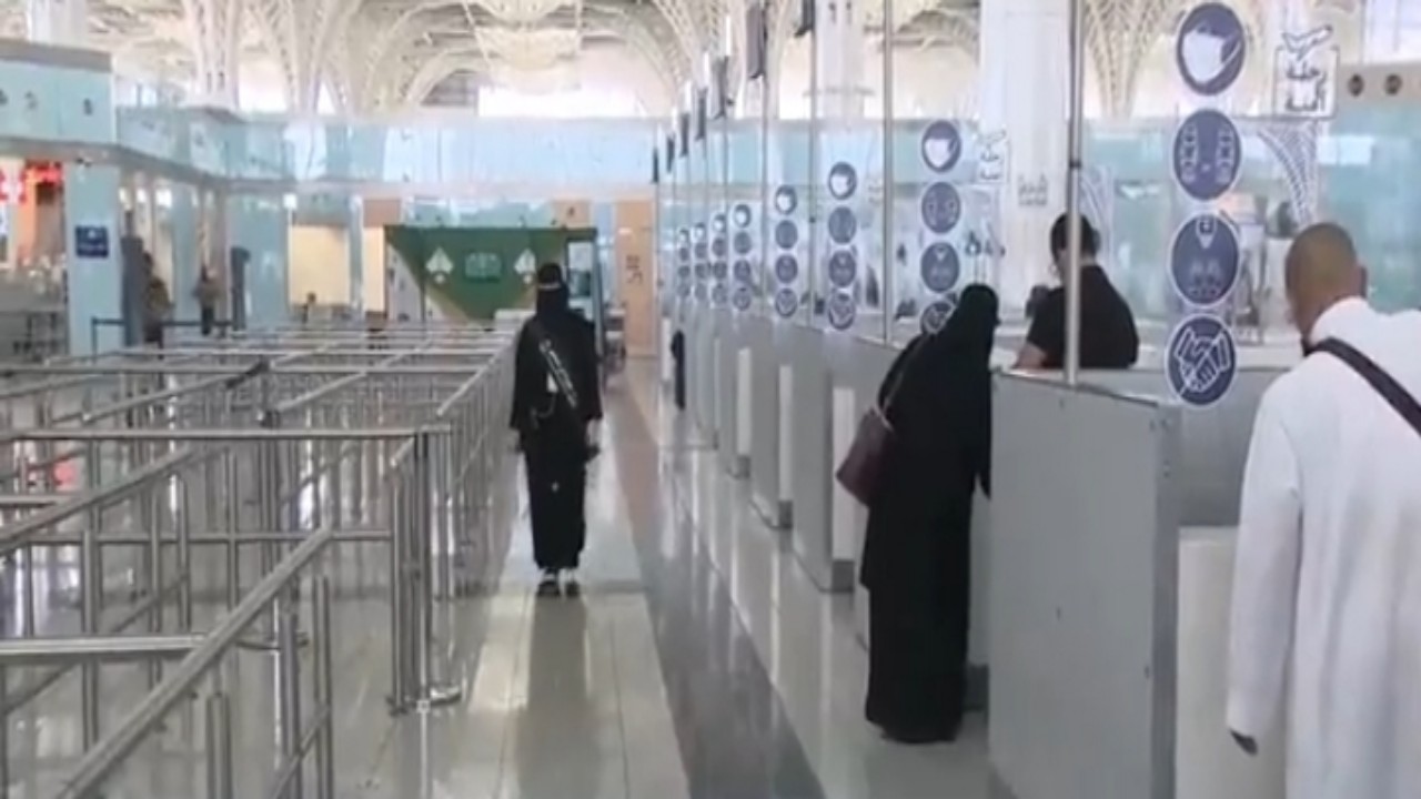 ‏بالفيديو.. جوازات مطار المدينة: إجراءات مغادرة ضيوف الرحمن لا تتجاوز 10 ثواني