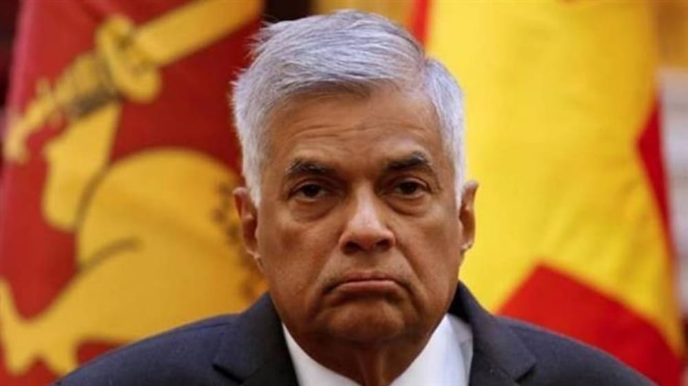 رئيس وزراء سريلانكا يؤدي القسم رئيسا بالنيابة للبلاد